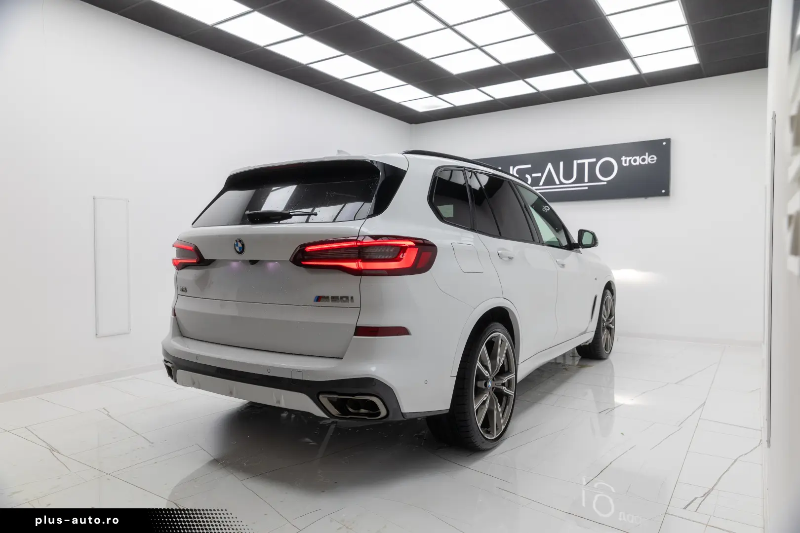 BMW X5 M50i