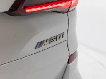 BMW X5 M50i