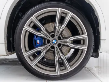 BMW X5 M50i