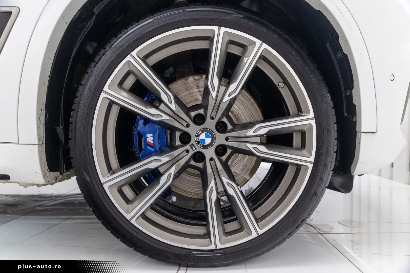 BMW X5 M50i