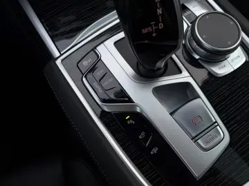 BMW 740 d xDr. M Sport ACC B&W eGSD