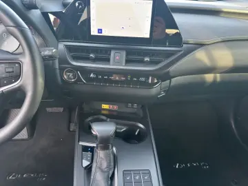 LEXUS UX 250H F-SPORT-DESIGN CARPLAY 15 JAHRE GARA