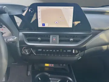 LEXUS UX 250H F-SPORT-DESIGN CARPLAY 15 JAHRE GARA