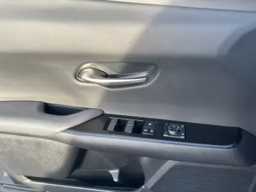 LEXUS UX 250H F-SPORT-DESIGN CARPLAY 15 JAHRE GARA