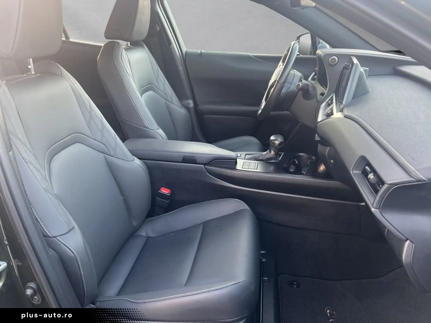 LEXUS UX 250h F-SPORT-D. 1HD ALLW  15J-GARANTIE