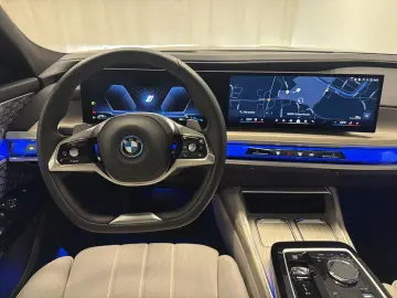 BMW 750e xDrive Lim. B&W Pano. DA. Prof. PA. Prof. M