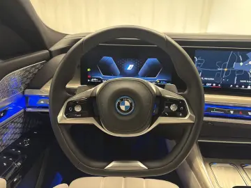 BMW 750e xDrive Lim. B&W Pano. DA. Prof. PA. Prof. M