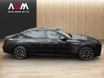 BMW M760e xDrive Limousine 18 7 kWh Aut.