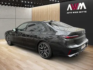 BMW M760e xDrive Limousine 18 7 kWh Aut.
