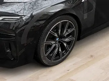 BMW M760e xDrive Limousine 18 7 kWh Aut.