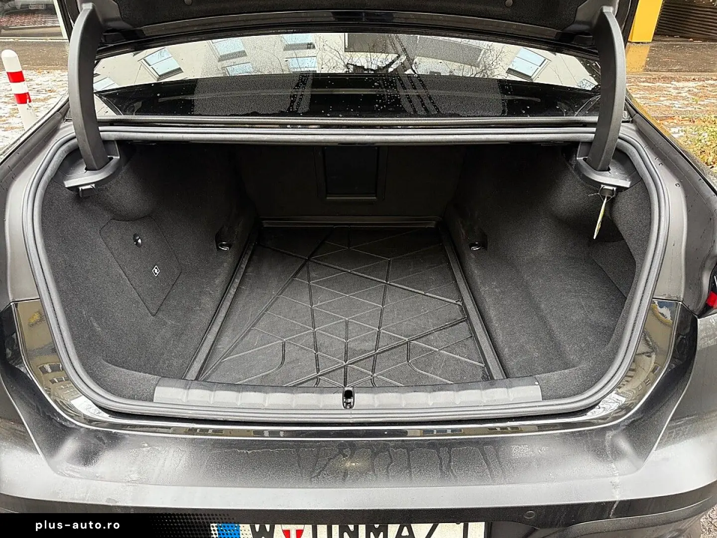 BMW M760e xDrive Limousine 18 7 kWh Aut.