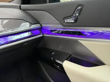 BMW M760e xDrive Limousine 18 7 kWh Aut.