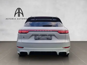 PORSCHE Cayenne S Platinum SportDesign HALenk Standh 18w