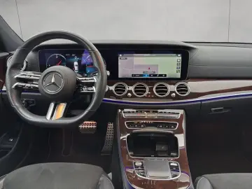 MERCEDES-BENZ E 300 d 4M AMG HuD Pano Standheizung