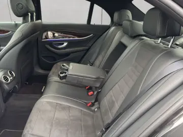 MERCEDES-BENZ E 300 d 4M AMG HuD Pano Standheizung