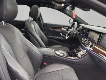 MERCEDES-BENZ E 300 d 4M AMG HuD Pano Standheizung