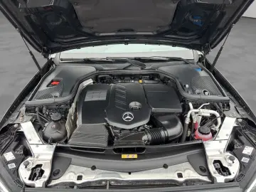 MERCEDES-BENZ E 300 d 4M AMG HuD Pano Standheizung