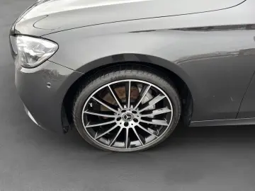 MERCEDES-BENZ E 300 d 4M AMG HuD Pano Standheizung