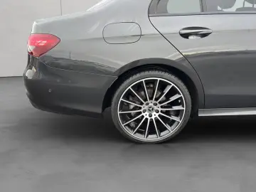 MERCEDES-BENZ E 300 d 4M AMG HuD Pano Standheizung