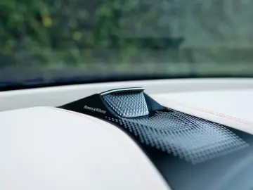 FACELIFT ASTON MARTIN DBX 707 PURPLE STORM 2025