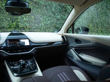 FACELIFT ASTON MARTIN DBX 707 PURPLE STORM 2025