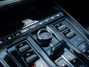 FACELIFT ASTON MARTIN DBX 707 PURPLE STORM 2025