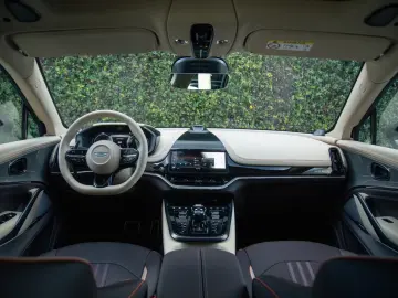 FACELIFT ASTON MARTIN DBX 707 PURPLE STORM 2025