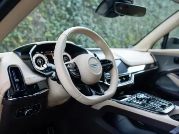 FACELIFT ASTON MARTIN DBX 707 PURPLE STORM 2025