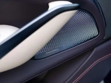 FACELIFT ASTON MARTIN DBX 707 PURPLE STORM 2025