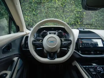 FACELIFT ASTON MARTIN DBX 707 PURPLE STORM 2025