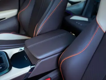 FACELIFT ASTON MARTIN DBX 707 PURPLE STORM 2025