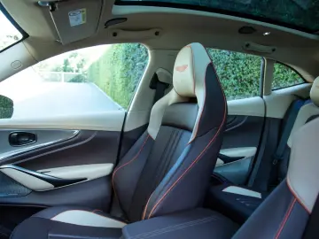 FACELIFT ASTON MARTIN DBX 707 PURPLE STORM 2025