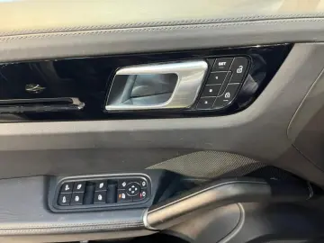 PORSCHE Cayenne S Fahrassist AHK HUD Pano Perf-AGA SHD