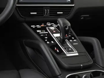 PORSCHE Cayenne E-Hybrid HuD Pano SoftClose Luft Bose 14