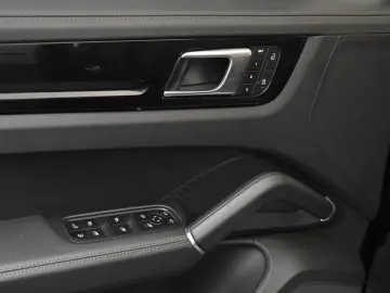 PORSCHE Cayenne E-Hybrid HuD Pano SoftClose Luft Bose 14