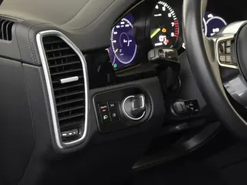 PORSCHE Cayenne E-Hybrid HuD Pano SoftClose Luft Bose 14
