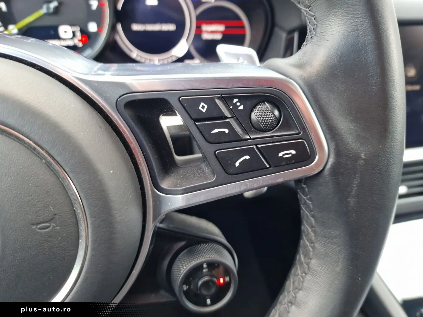 PORSCHE Cayenne E-Hybrid HuD Pano SoftClose Luft Bose 14