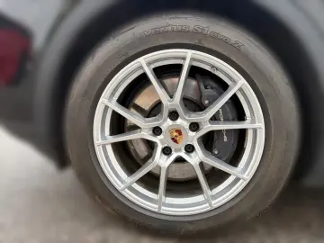 PORSCHE Cayenne E-Hybrid Pano Head-Up Bose Komfortsitze