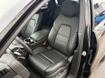 PORSCHE Cayenne E-Hybrid Pano Head-Up Bose Komfortsitze