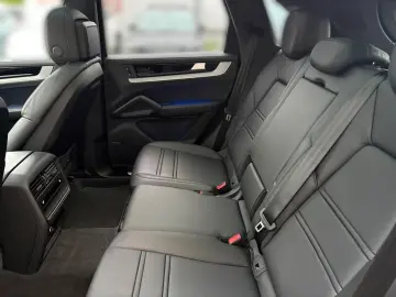 PORSCHE Cayenne E-Hybrid Pano Head-Up Bose Komfortsitze