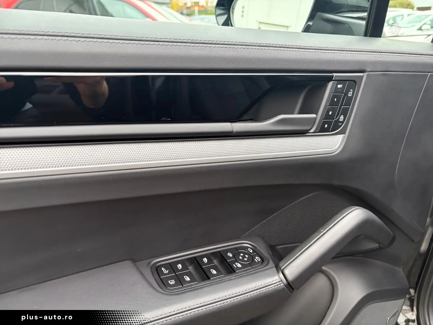 PORSCHE Cayenne E-Hybrid Pano Head-Up Bose Komfortsitze
