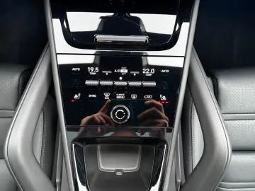 PORSCHE Cayenne E-Hybrid Pano Head-Up Bose Komfortsitze