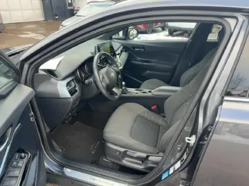 TOYOTA C-HR 2 0 Hybrid Team D