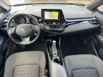 TOYOTA C-HR 2 0 Hybrid Team D