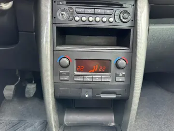 PEUGEOT 207   1 4 BENZINA