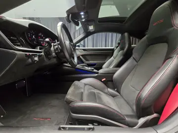 Porsche 911 Carrera 4 GTS Coupé  (992)