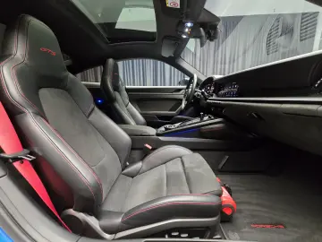 Porsche 911 Carrera 4 GTS Coupé  (992)