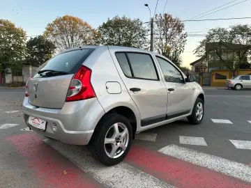 DACIA SANDERO   2011 BENZINA