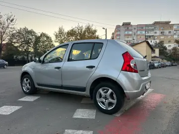 DACIA SANDERO   2011 BENZINA