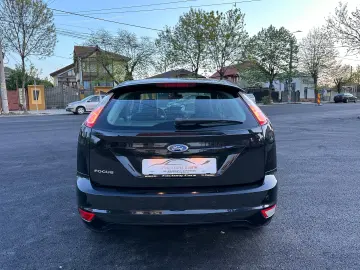 FORD FOCUS 1.8 Benzină